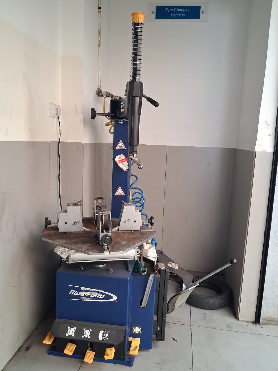 Tyre changing Machine